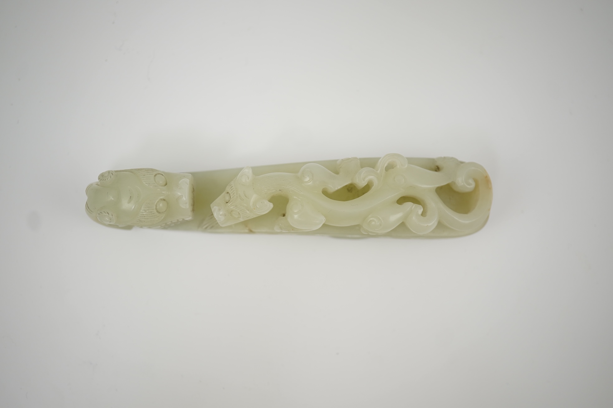A Chinese pale celadon jade 'dragon' belt hook, 18th/19th century